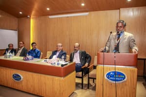 𝐄𝐚𝐬𝐭𝐞𝐫𝐧 𝐔𝐧𝐢𝐯𝐞𝐫𝐬𝐢𝐭𝐲 𝐖𝐞𝐥𝐜𝐨𝐦𝐞𝐬 𝐍𝐞𝐰 𝐕𝐢𝐜𝐞-𝐂𝐡𝐚𝐧𝐜𝐞𝐥𝐥𝐨𝐫 𝐏𝐫𝐨𝐟𝐞𝐬𝐬𝐨𝐫 𝐃𝐫. 𝐅𝐚𝐫𝐢𝐝 𝐀. 𝐒𝐨𝐛𝐡𝐚𝐧𝐢