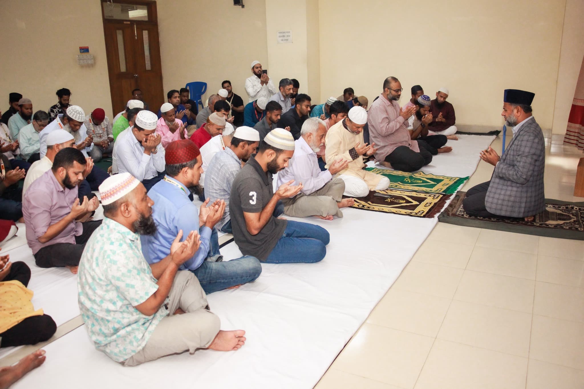উত্তরার মাইলস্টোন স্কুল এন্ড কলেজে বিমান দুর্ঘটনায় হতাহতদের উদ্দেশ্যে এক বিশেষ দোয়ার আয়োজন