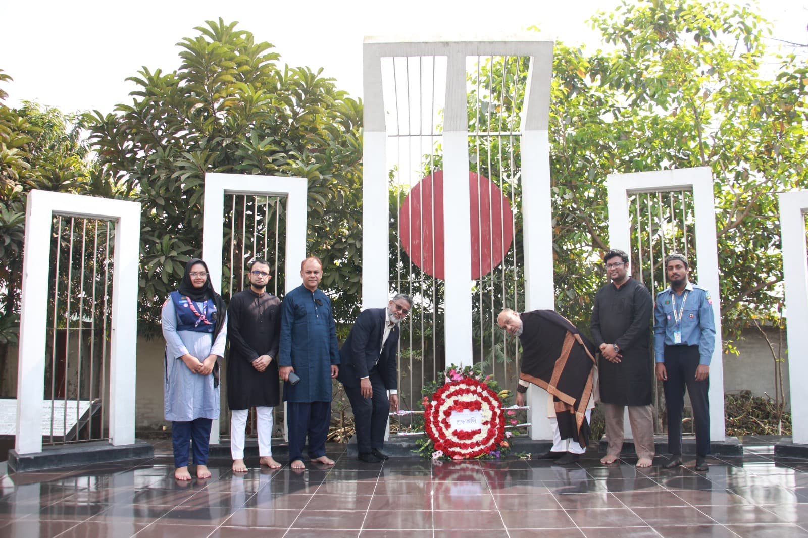 ইস্টার্ন ইউনিভার্সিটিতে যথাযথ মর্যাদায় আন্তর্জাতিক মাতৃভাষা দিবস উদযাপন