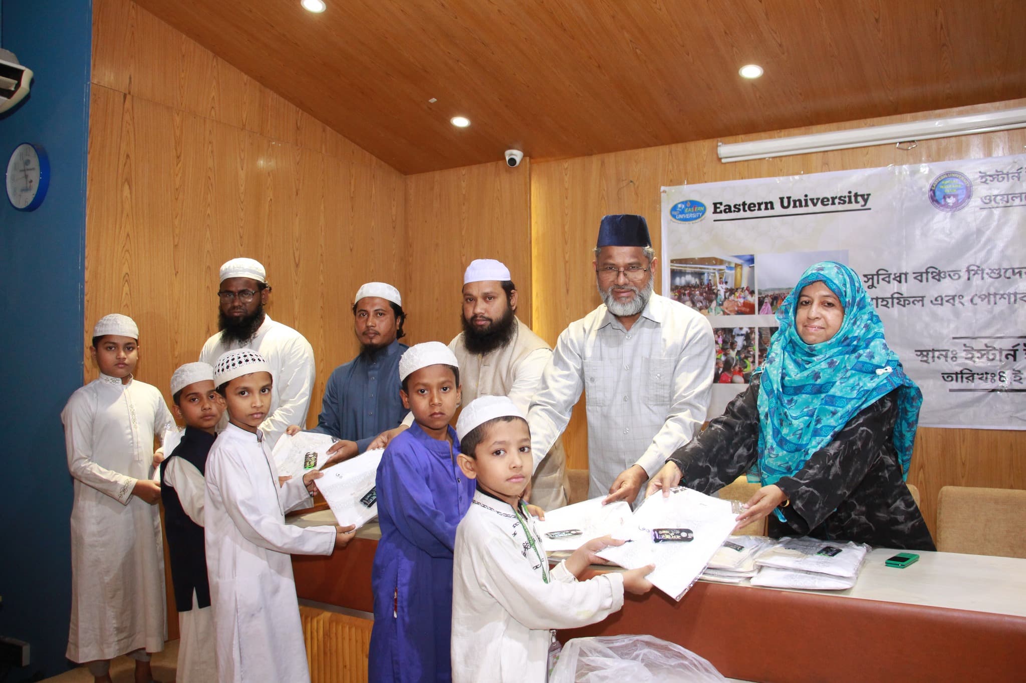 ইস্টার্ন ইউনিভার্সিটির সোশ্যাল ওয়েলফেয়ার ক্লাবের উদ্যোগে সুবিধাবঞ্ছিত শিশুদের জন্য ইফতার মাহফিল ও ঈদের পোশাক বিতরণ।