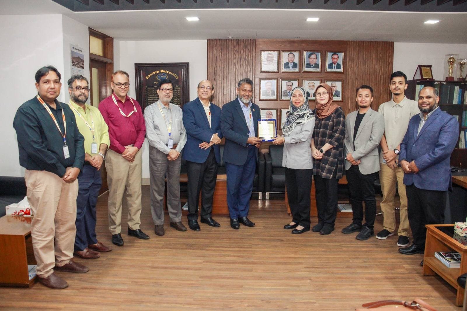 ইস্টার্ন ইউনিভার্সিটি, বাংলাদেশ এবং ইউনিভার্সিটি টেকনোলজি মারা (UiTM), মালয়েশিয়ার মধ্যে একাডেমিক সহযোগিতার জন্য EOI স্বাক্ষর অনুষ্ঠিত
