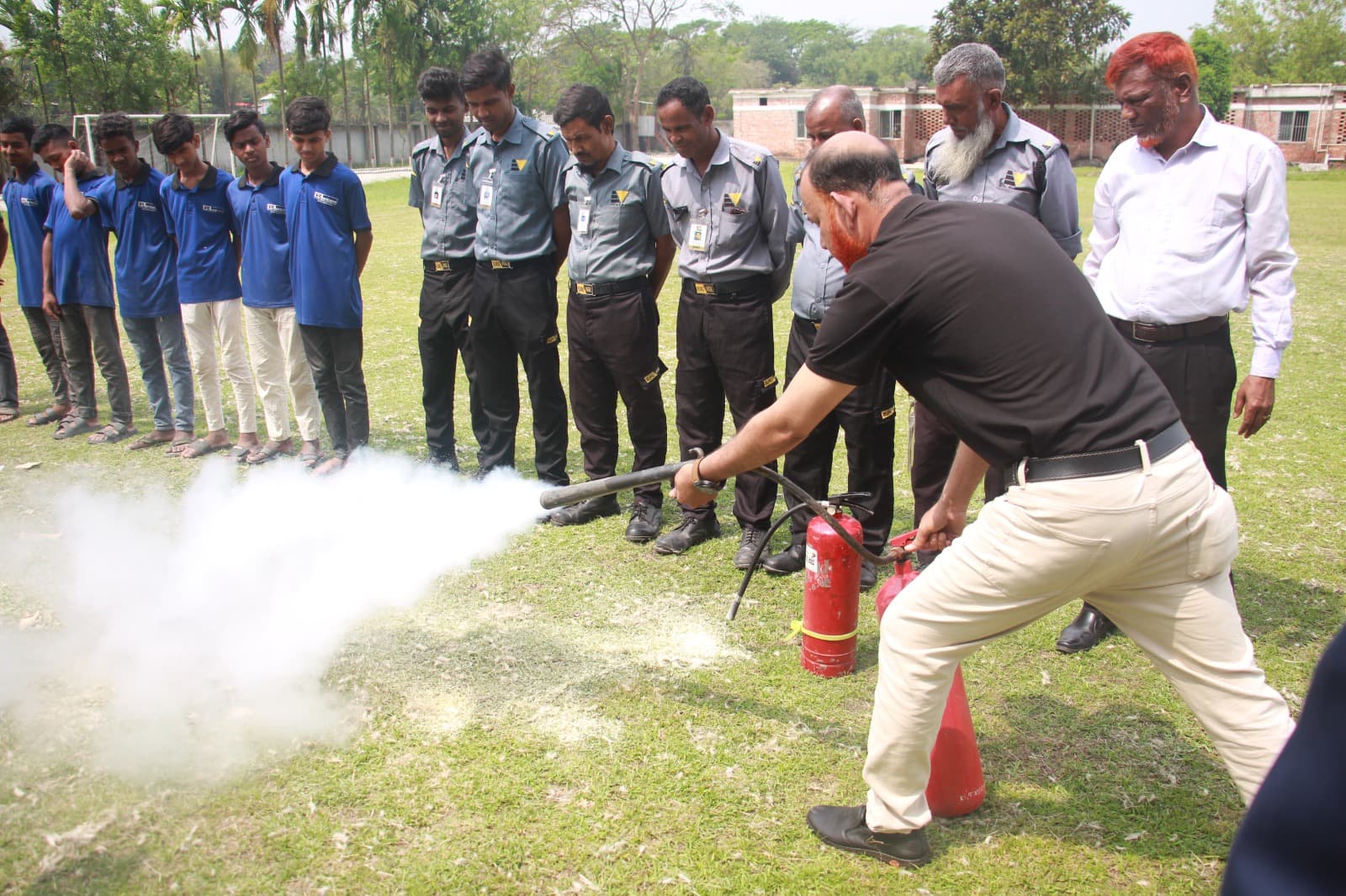 ইস্টার্ন ইউনিভার্সিটিতে ফায়ার সেফটি ট্রেনিং অনুষ্ঠিত