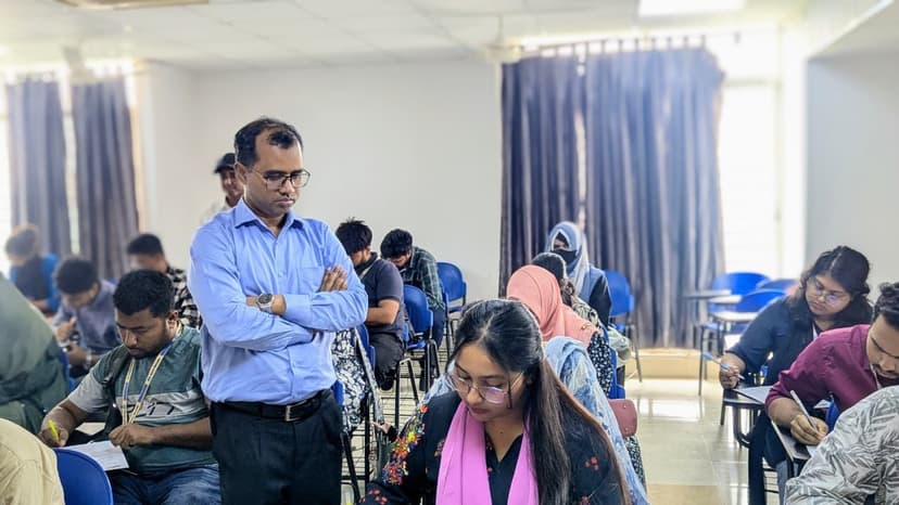 মহান মুক্তিযুদ্ধের চেতনা তরুণ প্রজন্মের মাঝে ছড়িয়ে দিতে “মুক্তিযুদ্ধ অলিম্পিয়াড ২০২৬” সফলভাবে সম্পন্ন করেছে ইস্টার্ন বন্ধুসভা।