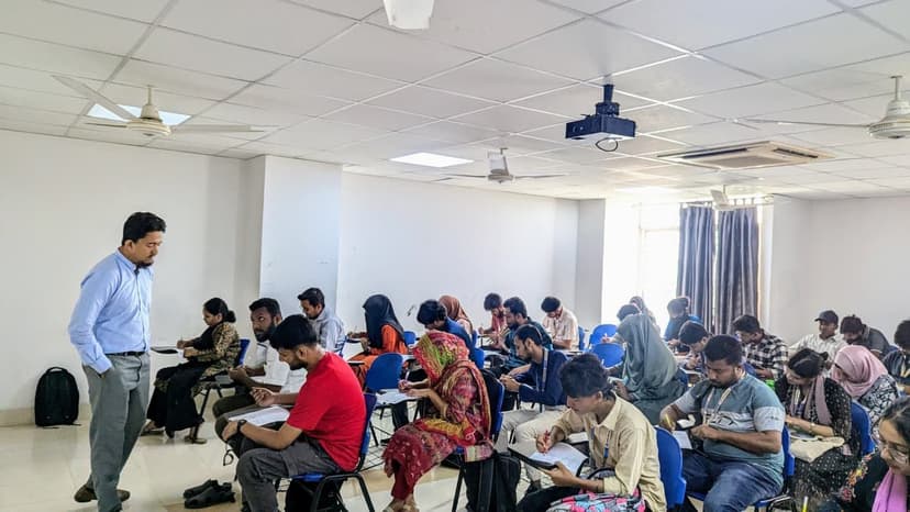 মহান মুক্তিযুদ্ধের চেতনা তরুণ প্রজন্মের মাঝে ছড়িয়ে দিতে “মুক্তিযুদ্ধ অলিম্পিয়াড ২০২৬” সফলভাবে সম্পন্ন করেছে ইস্টার্ন বন্ধুসভা।