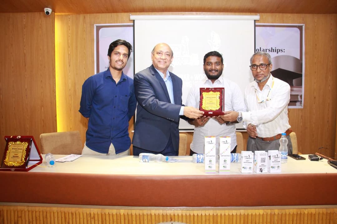 Seminar on Graduate Studies Abroad Successfully Held at Eastern University