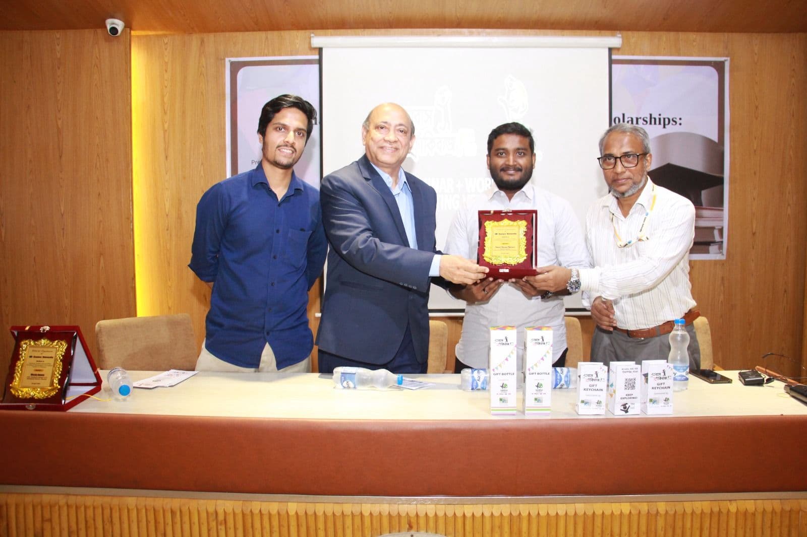 Seminar on Graduate Studies Abroad Successfully Held at Eastern University