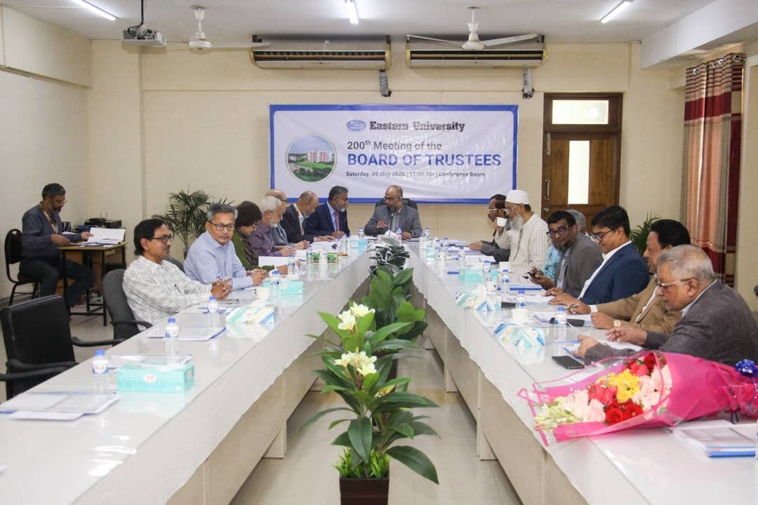 𝐄𝐚𝐬𝐭𝐞𝐫𝐧 𝐔𝐧𝐢𝐯𝐞𝐫𝐬𝐢𝐭𝐲 𝐇𝐨𝐥𝐝𝐬 𝟐𝟎𝟎𝐭𝐡 𝐁𝐨𝐚𝐫𝐝 𝐨𝐟 𝐓𝐫𝐮𝐬𝐭𝐞𝐞𝐬 𝐌𝐞𝐞𝐭𝐢𝐧𝐠