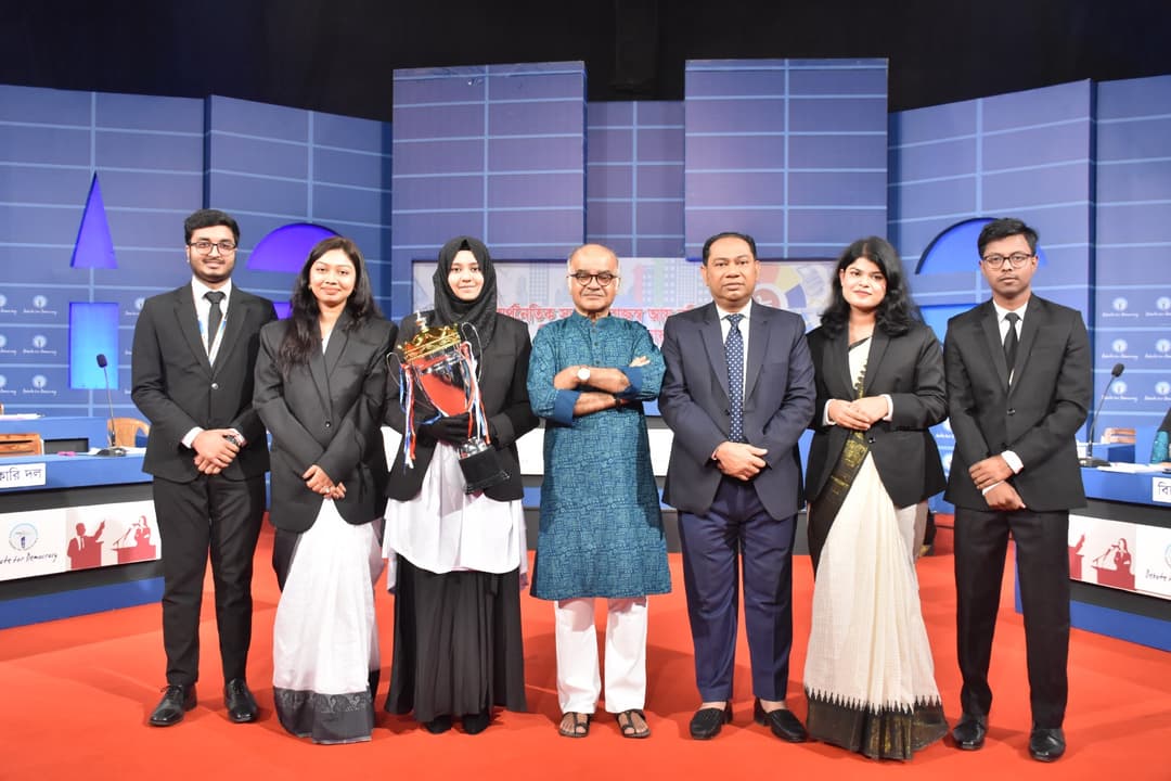 এটিএন বাংলা ছায়া সংসদ বিতর্ক প্রতিযোগিতায় চ্যাম্পিয়ন ইস্টার্ন ইউনিভার্সিটি